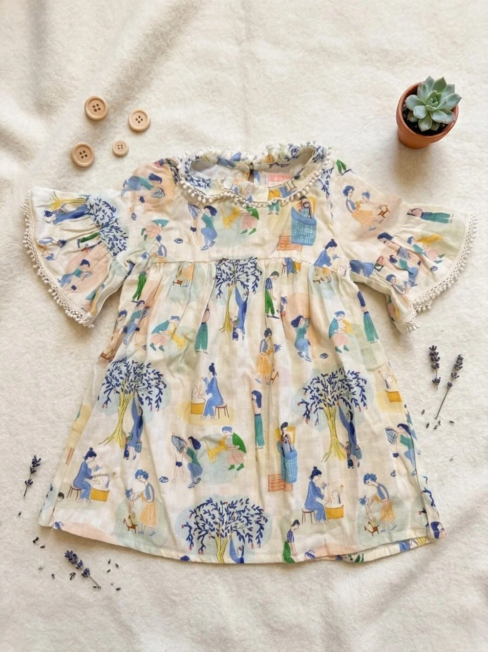 Fábula - Kids Floral Storyprint Cotton Dress in Cream and Blue